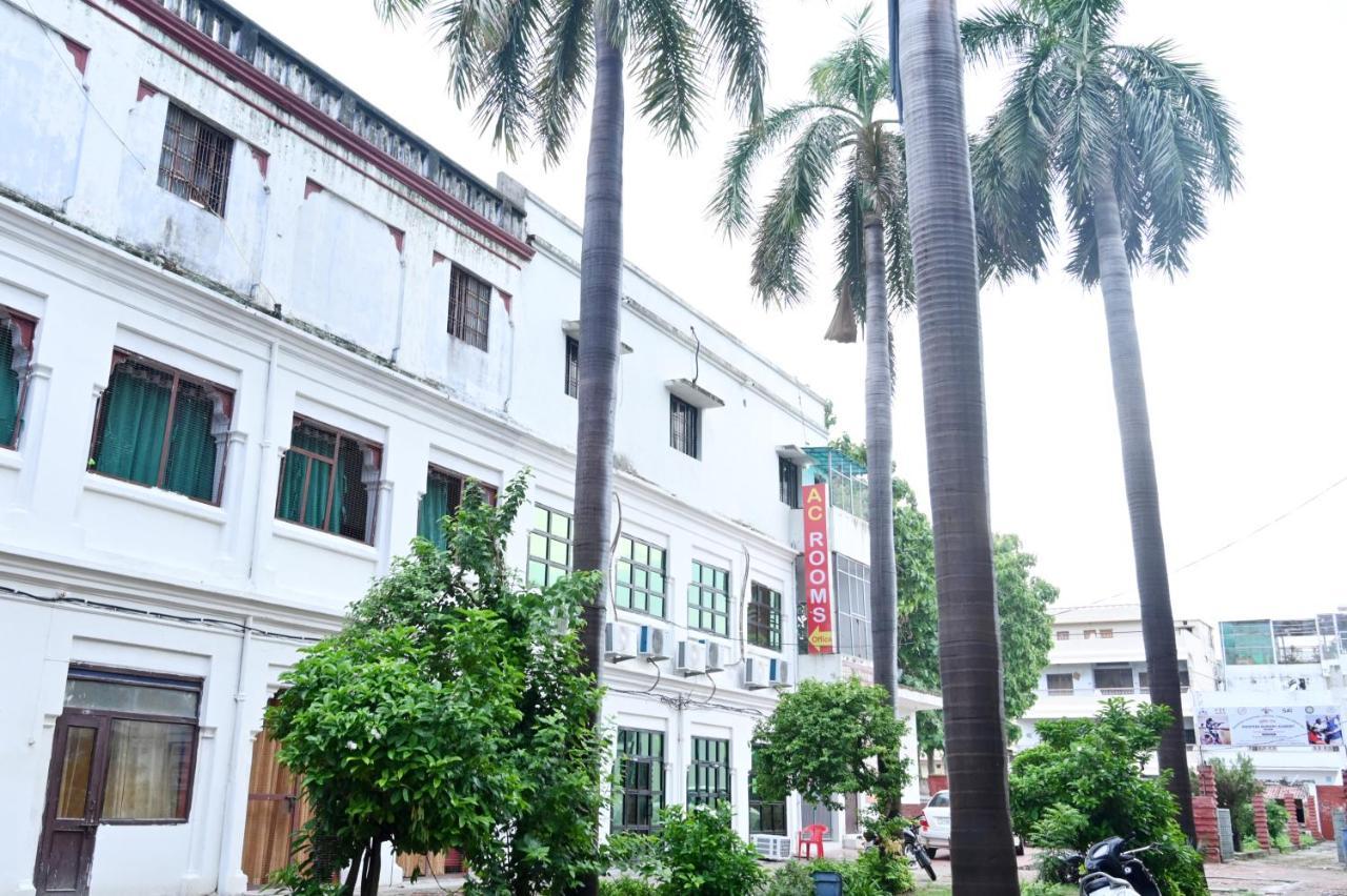 The Hotel Ambassador Inn Varanasi Exterior photo