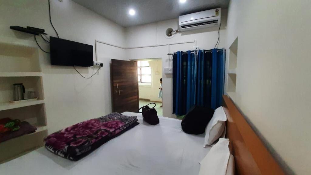The Hotel Ambassador Inn Varanasi Exterior photo