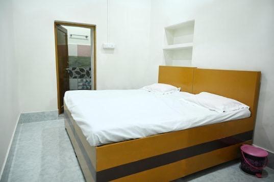 The Hotel Ambassador Inn Varanasi Exterior photo